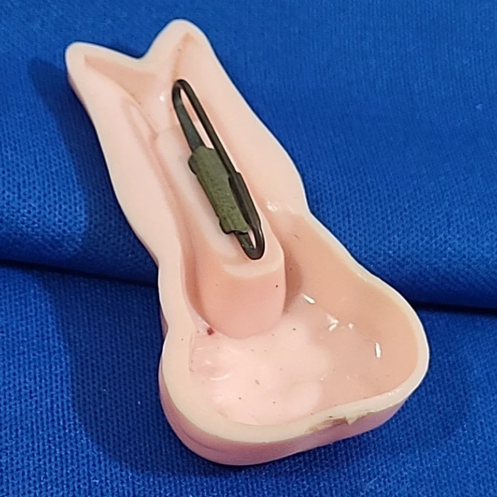 Vintage 50's Easter Bunny Rabbit Plastic‎ Pink Knickerbocker Pin